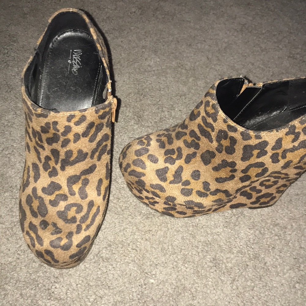 Leopard print bootie